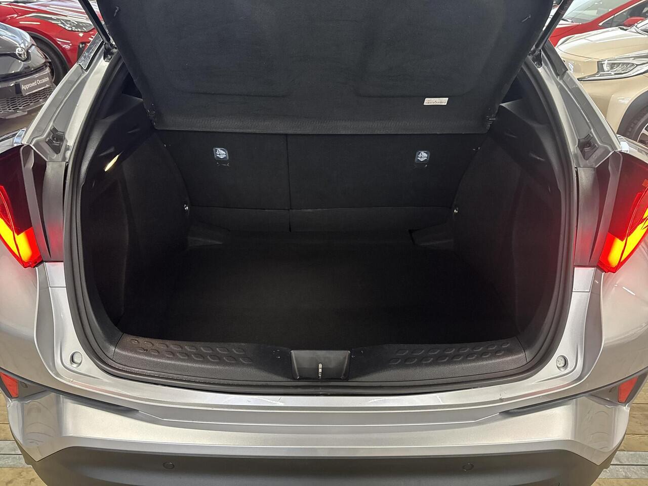 Toyota C-HR 1.8 Hybrid Executive | 06-10141018 Voor meer informatie