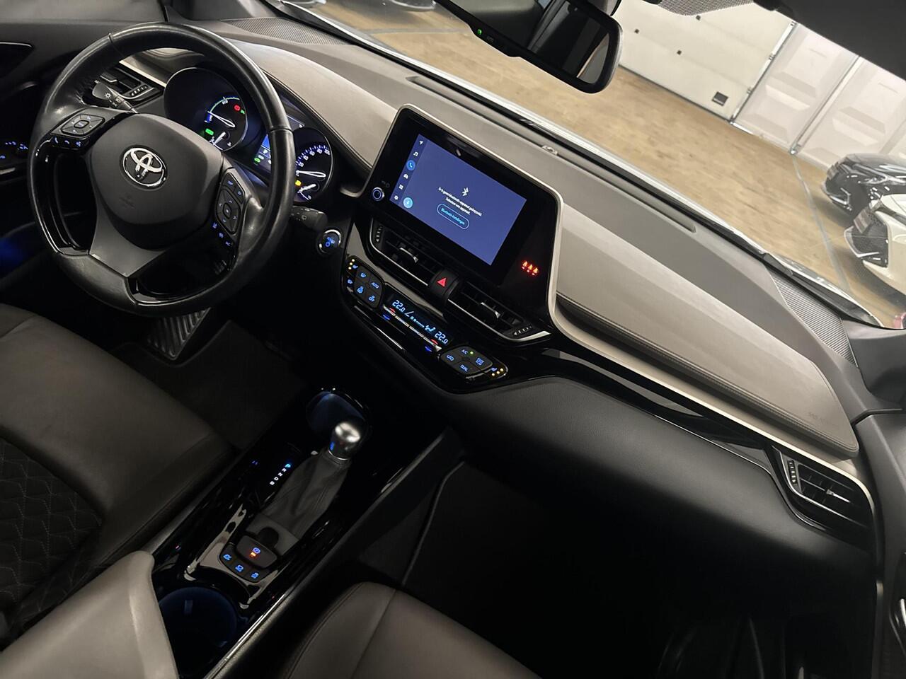 Toyota C-HR 1.8 Hybrid Executive | 06-10141018 Voor meer informatie