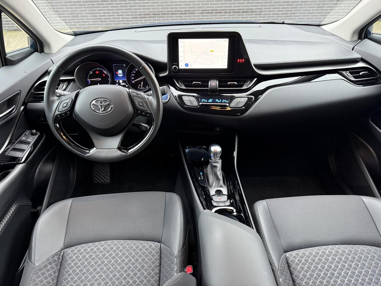 Toyota C-HR 2.0 Hybrid Dynamic Automaat / Navigatie / Cruise Control Adaptief / Bluetooth / Camera / sensoren voor & Achter / BSW