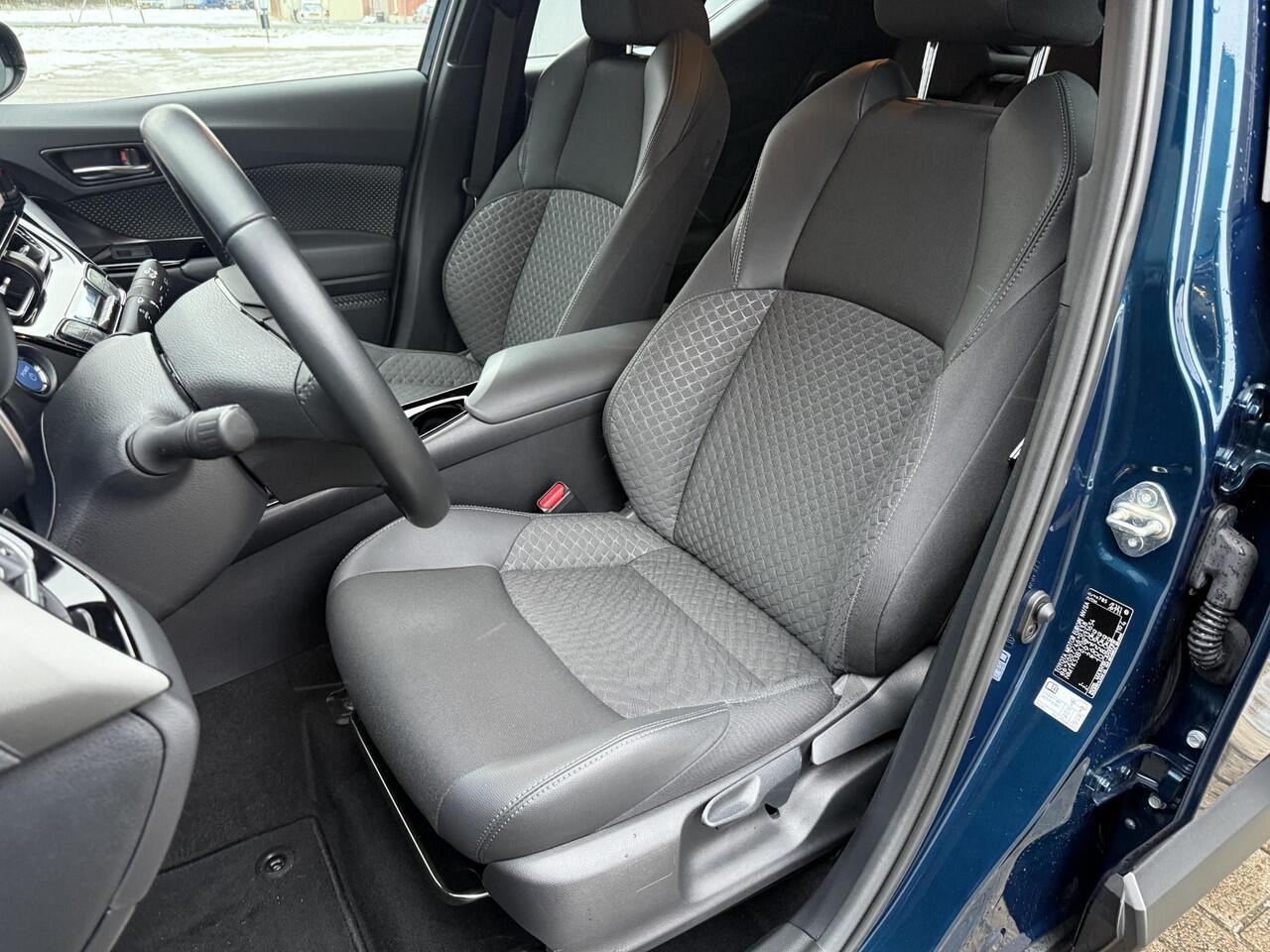 Toyota C-HR 2.0 Hybrid Dynamic Automaat / Navigatie / Cruise Control Adaptief / Bluetooth / Camera / sensoren voor & Achter / BSW