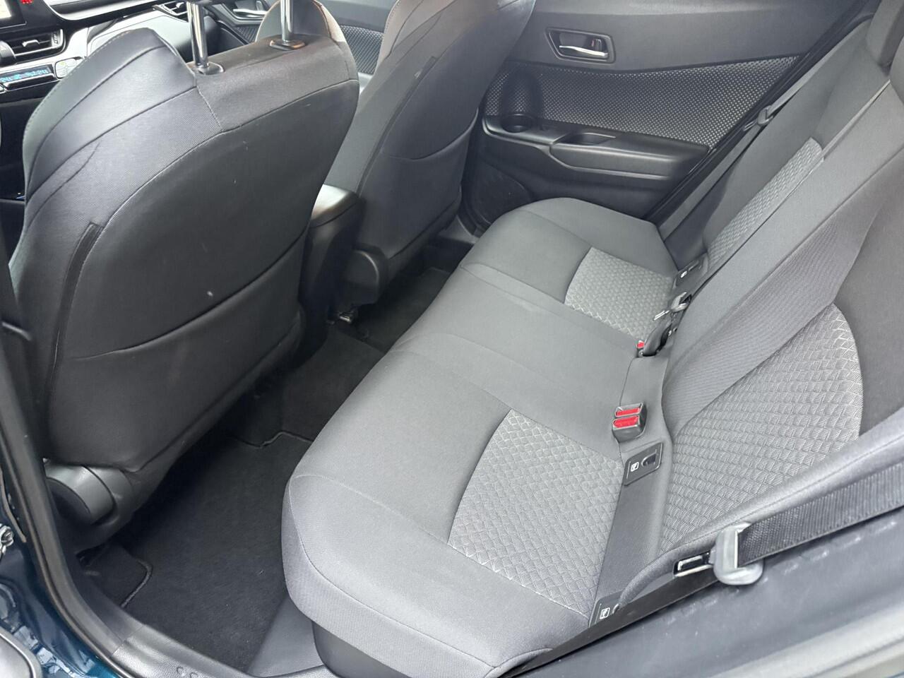 Toyota C-HR 2.0 Hybrid Dynamic Automaat / Navigatie / Cruise Control Adaptief / Bluetooth / Camera / sensoren voor & Achter / BSW