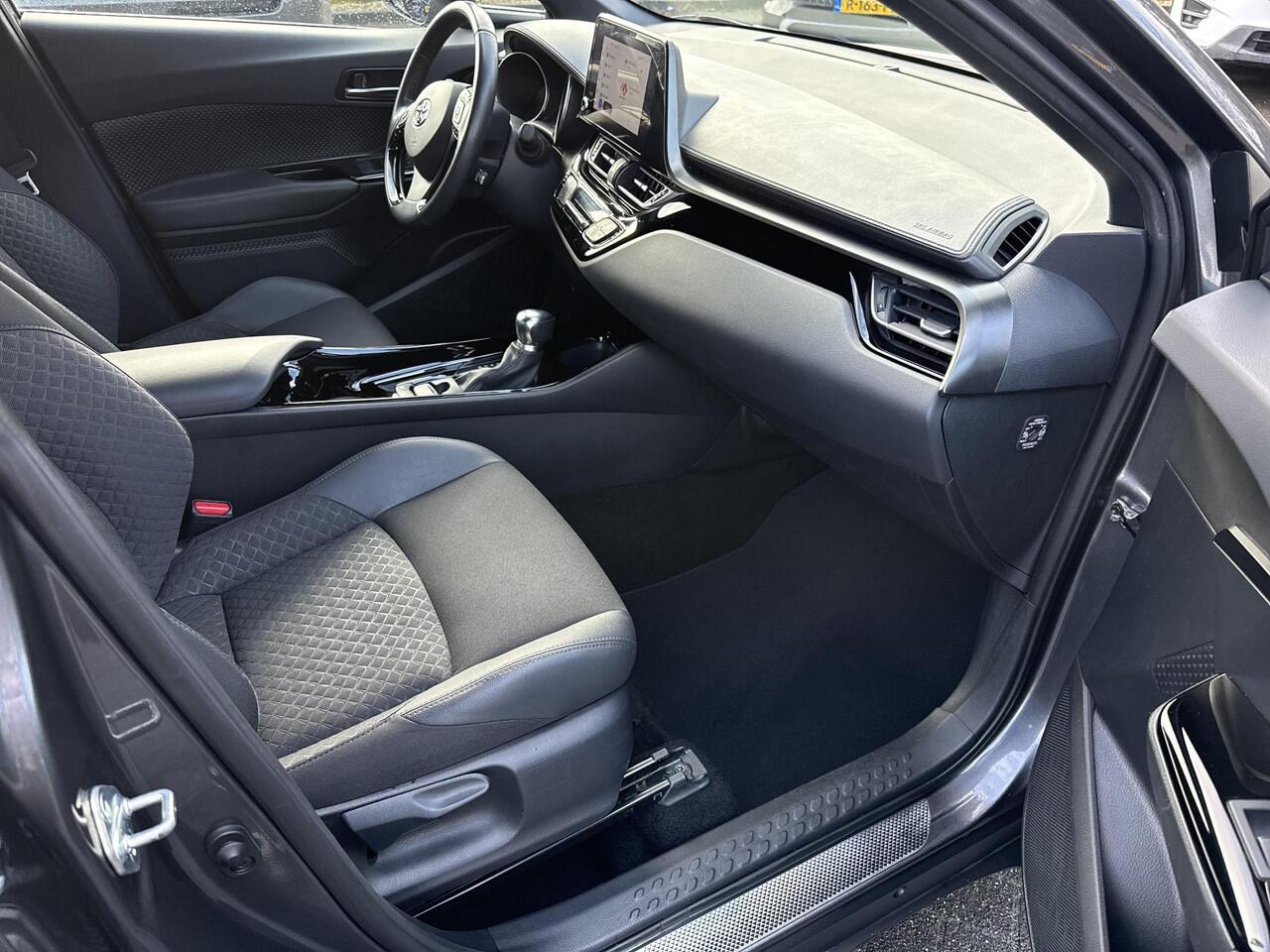 Toyota C-HR 1.8 Hybrid Dynamic | Navigatie | Apple CarPlay/Android auto | Achteruitrijcamera | Stoelverwarming