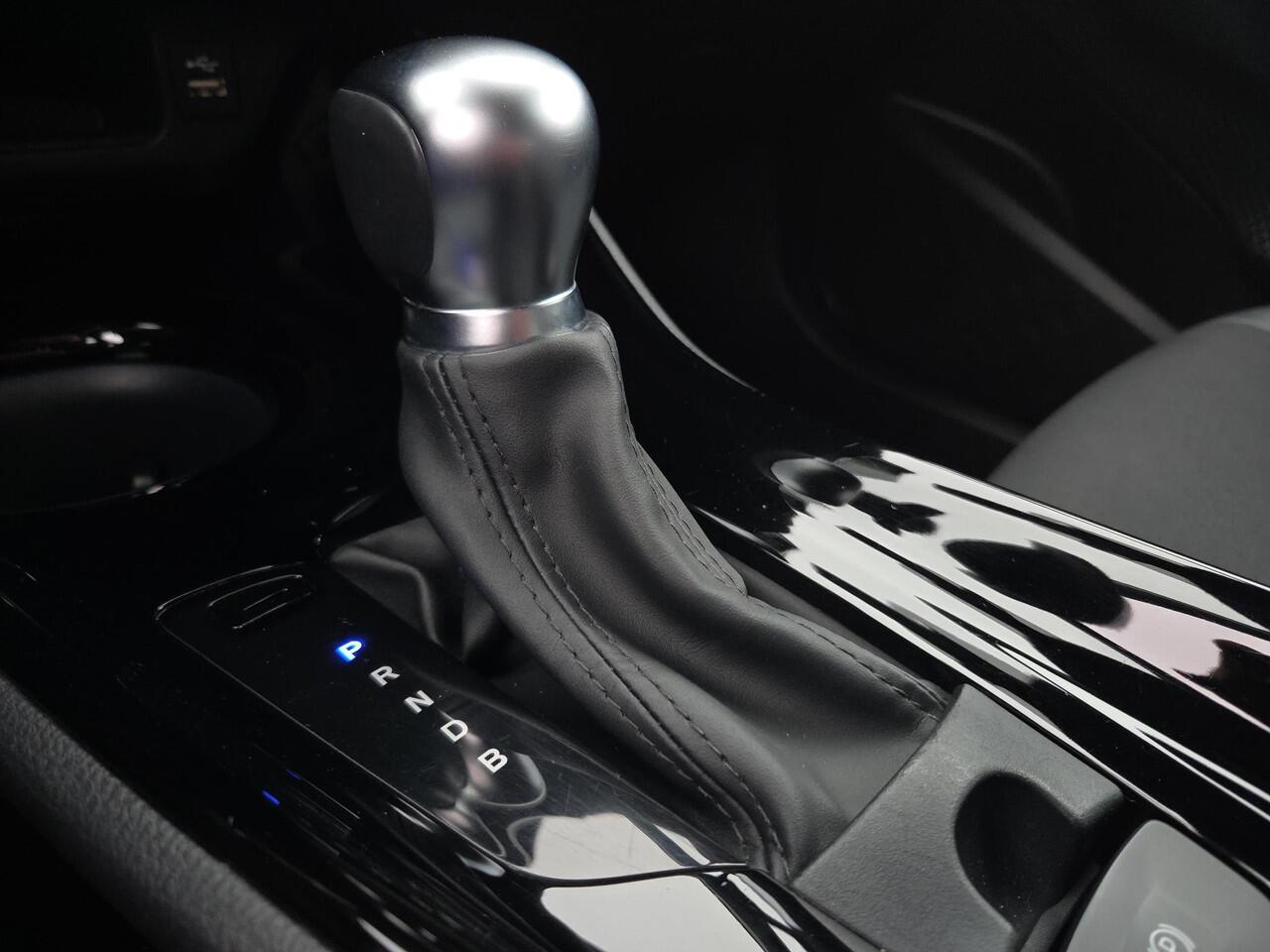 Toyota C-HR 1.8 Hybrid Executive | Apple CarPlay | Stoel / Ruit verwarming | Rijklaar incl. garantie |