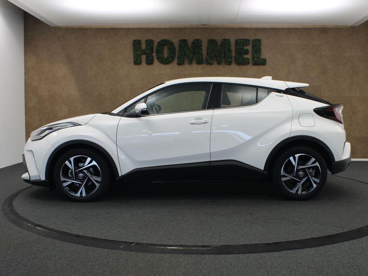 Toyota C-HR 1.8 Hybrid Dynamic - ORIGINEEL NEDERLANDSE AUTO - PARKEERSENSOREN VOOR EN ACHTER - DODEHOEK DETECTIE - ACHTERUITRIJ CAMERA - KEYLESS ENRTY & START - NAVIGATIE - APPLE CARPLAY/ ANDROID AUTO