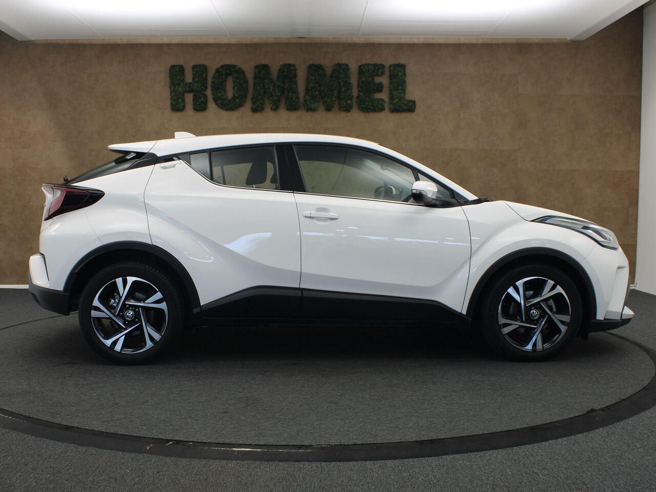 Toyota C-HR 1.8 Hybrid Dynamic - ORIGINEEL NEDERLANDSE AUTO - PARKEERSENSOREN VOOR EN ACHTER - DODEHOEK DETECTIE - ACHTERUITRIJ CAMERA - KEYLESS ENRTY & START - NAVIGATIE - APPLE CARPLAY/ ANDROID AUTO