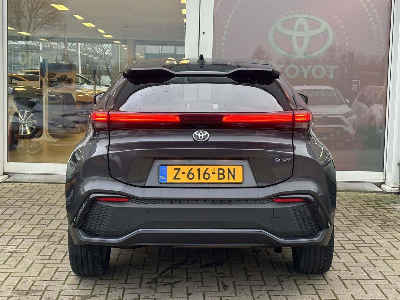 Toyota C-HR 1.8 Hybrid 140 Executive Zwart dak | 360 Camera | Elek. achterklep | Stoelverwarming | Elek. verst. bestuurdersstoel | 1e Eigenaar | Toyota garantie tot 2034!