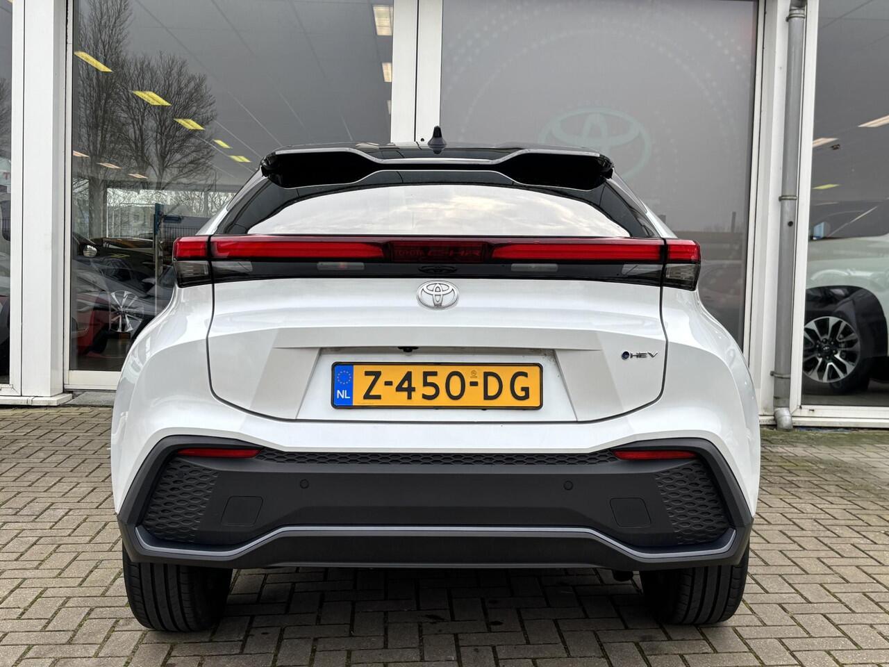 Toyota C-HR 1.8 Hybrid 140 First Edition | Zwart dak | Elek. achterklep | Blindspot | 360 Camera | Adaptive Cruise | 1e eigenaar | Toyota garantie tot 2034!