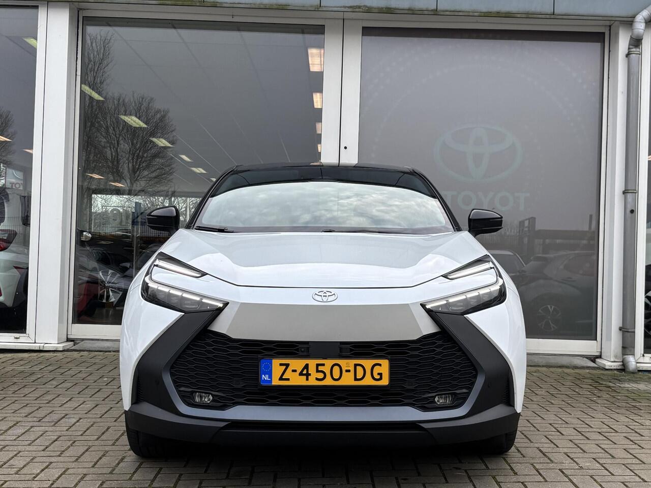 Toyota C-HR 1.8 Hybrid 140 First Edition | Zwart dak | Elek. achterklep | Blindspot | 360 Camera | Adaptive Cruise | 1e eigenaar | Toyota garantie tot 2034!