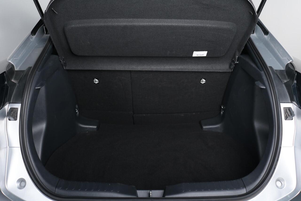 Toyota C-HR 1.8 Hybrid 140 Dynamic, Climate & Cruise control, BSM, Apple Carplay/Android Auto, Privacy Glass, Sensoren, 18" inch lm velgen!