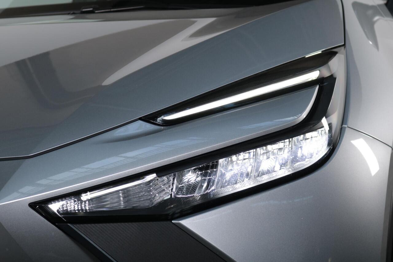 Toyota C-HR 1.8 Hybrid 140 Dynamic, Climate & Cruise control, BSM, Apple Carplay/Android Auto, Privacy Glass, Sensoren, 18" inch lm velgen!