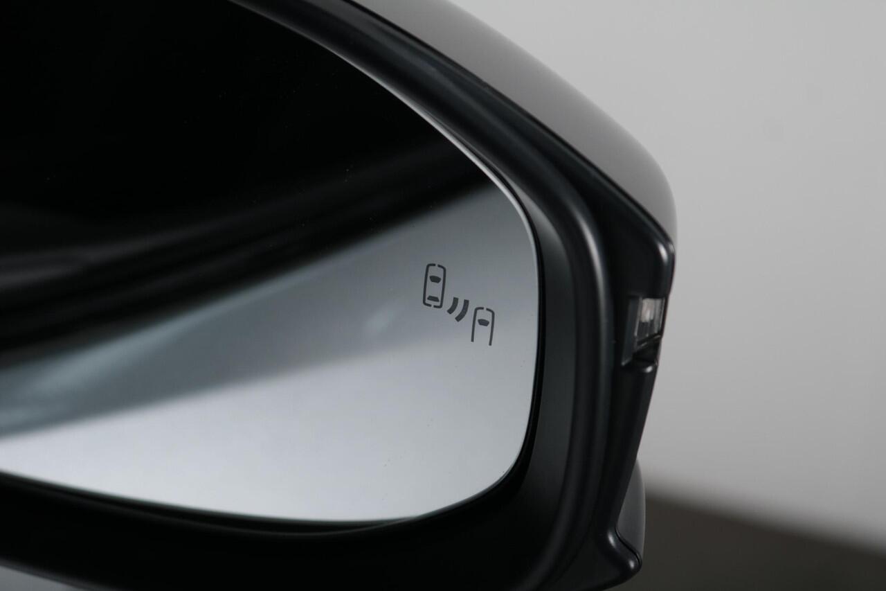 Toyota C-HR 1.8 Hybrid 140 Dynamic, Climate & Cruise control, BSM, Apple Carplay/Android Auto, Privacy Glass, Sensoren, 18" inch lm velgen!