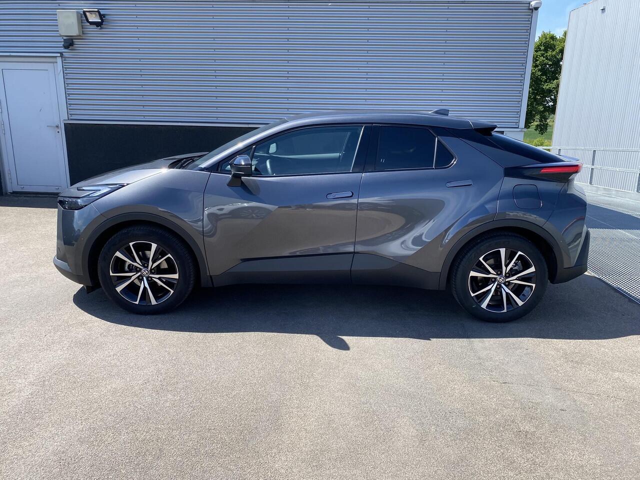 Toyota C-HR 1.8 Hybrid 140 First Edition | 360° camera | Dodehoek detectie | Apple CarPlay/Android Auto | Adaptieve cruise control | Keyless | Parkeersensoren | Elektr. inklapbare buitenspiegels |