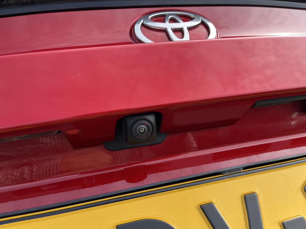 Toyota C-HR 1.8 Hybrid 140 First Edition | Navigatie | Apple CarPlay/Android auto | 360 graden camera | Elektrische achterklep