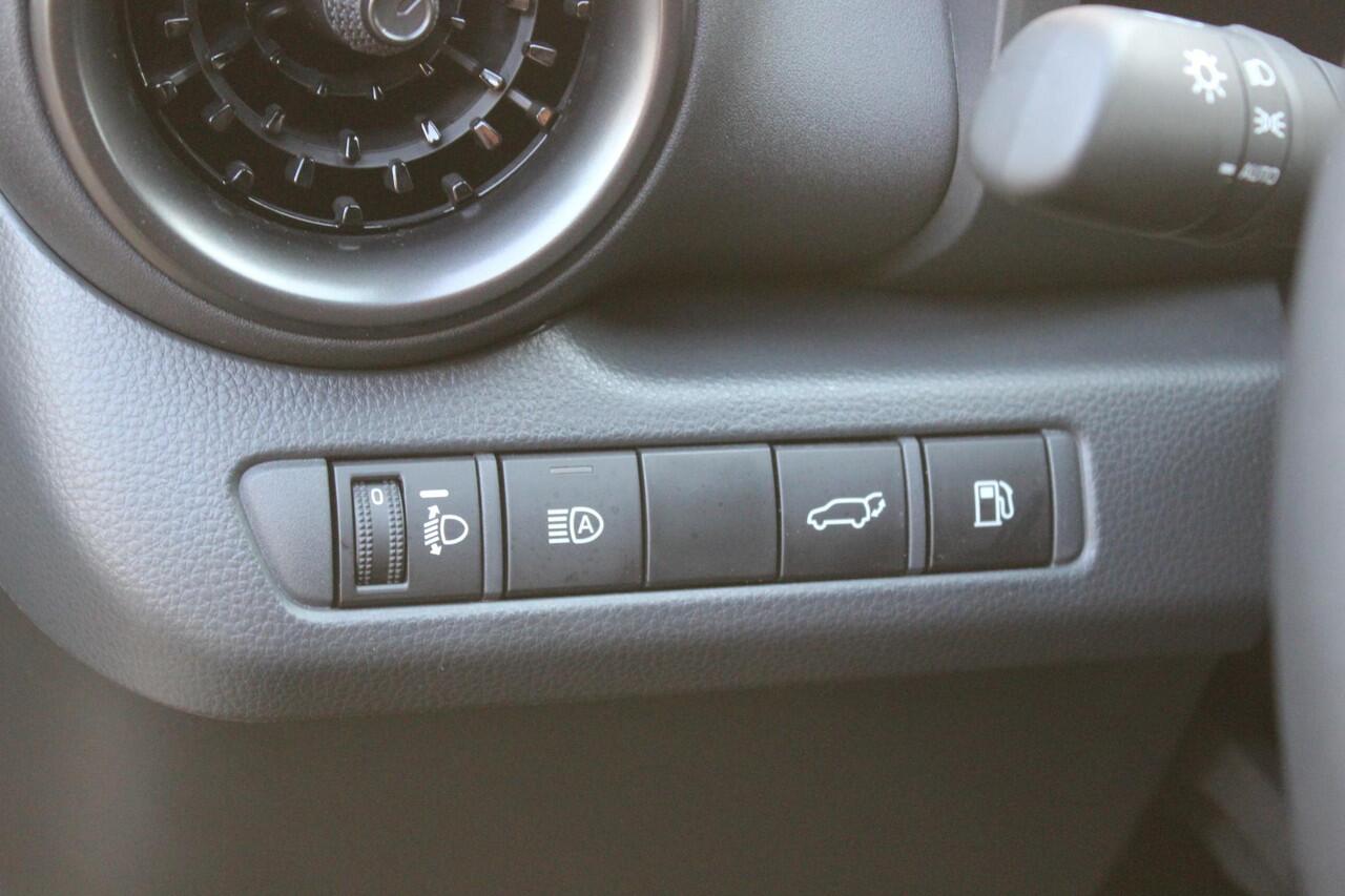 Toyota C-HR 1.8 Hybrid 140 First Edition Bi Tone