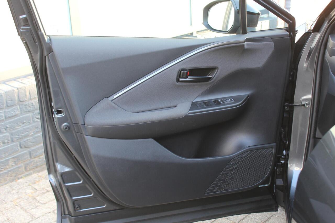 Toyota C-HR 1.8 Hybrid 140 First Edition Bi Tone