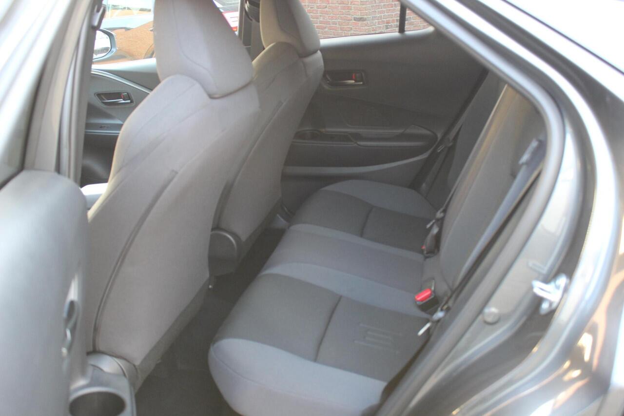 Toyota C-HR 1.8 Hybrid 140 First Edition Bi Tone