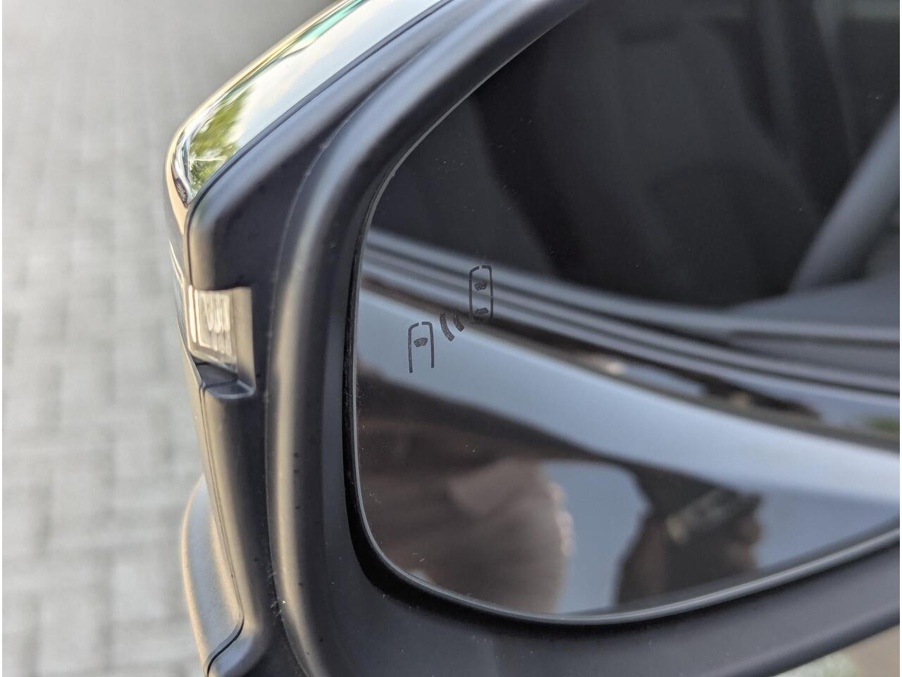 Toyota C-HR 1.8 Hybrid 140 First Edition | Stoel- stuurverwarming | Elek. achterklep | Camera | PDC V+A |