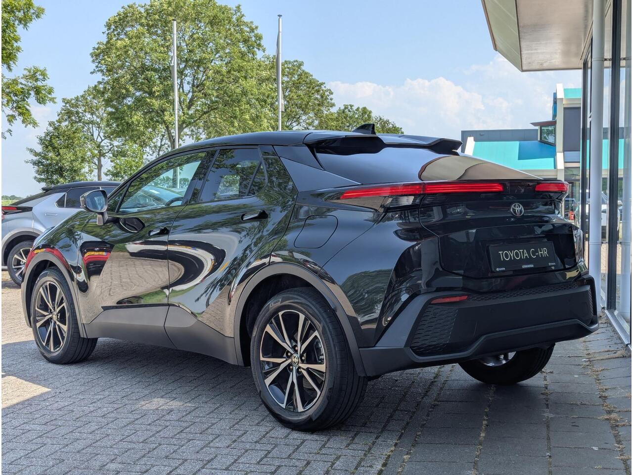 Toyota C-HR 1.8 Hybrid 140 First Edition | Stoel- stuurverwarming | Elek. achterklep | Camera | PDC V+A |