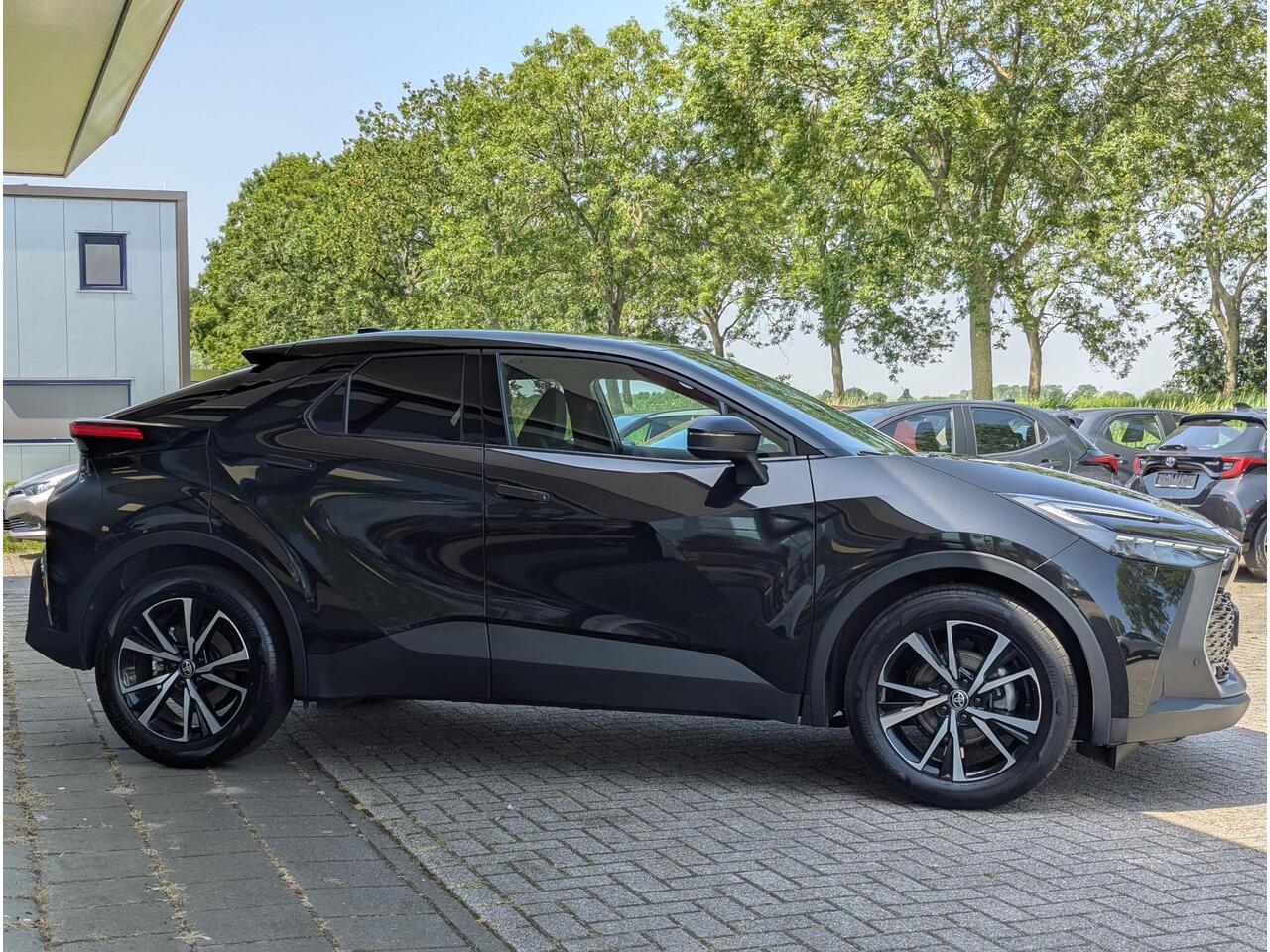 Toyota C-HR 1.8 Hybrid 140 First Edition | Stoel- stuurverwarming | Elek. achterklep | Camera | PDC V+A |