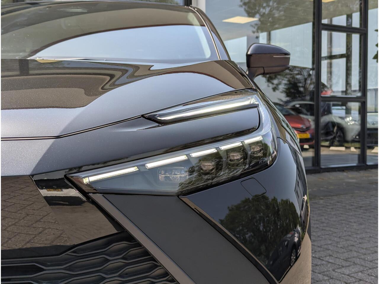 Toyota C-HR 1.8 Hybrid 140 First Edition | Stoel- stuurverwarming | Elek. achterklep | Camera | PDC V+A |