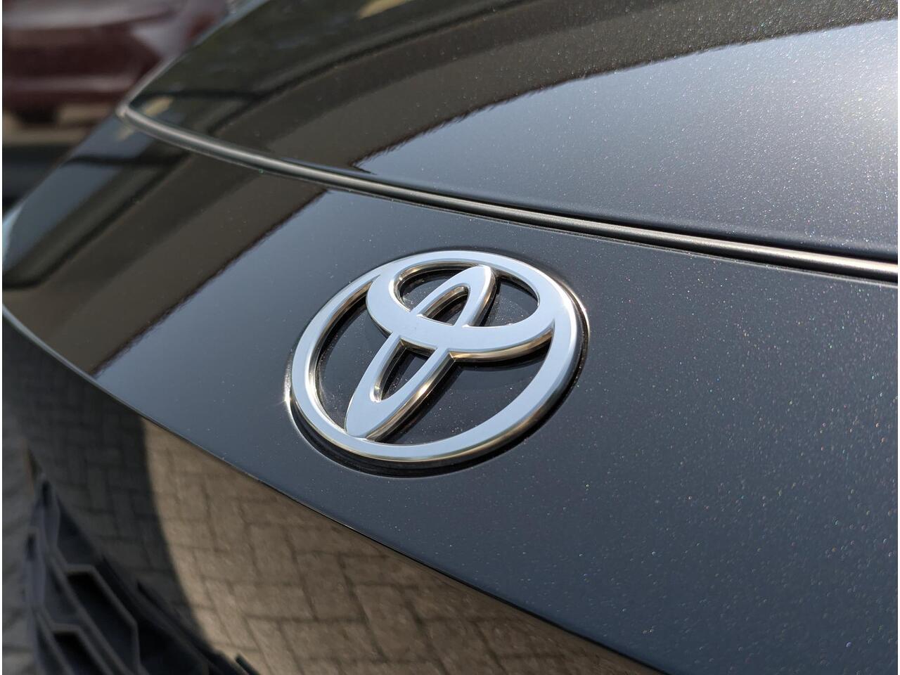 Toyota C-HR 1.8 Hybrid 140 First Edition | Stoel- stuurverwarming | Elek. achterklep | Camera | PDC V+A |