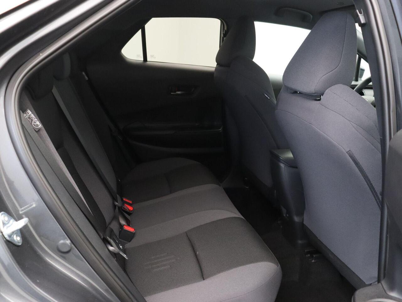 Toyota C-HR 1.8 Hybrid 140 Dynamic | Stoel, Stuur en Voorruitverwarming | Keyless Entry | Adaptieve Cruise Control | Elektrische Achterklep |