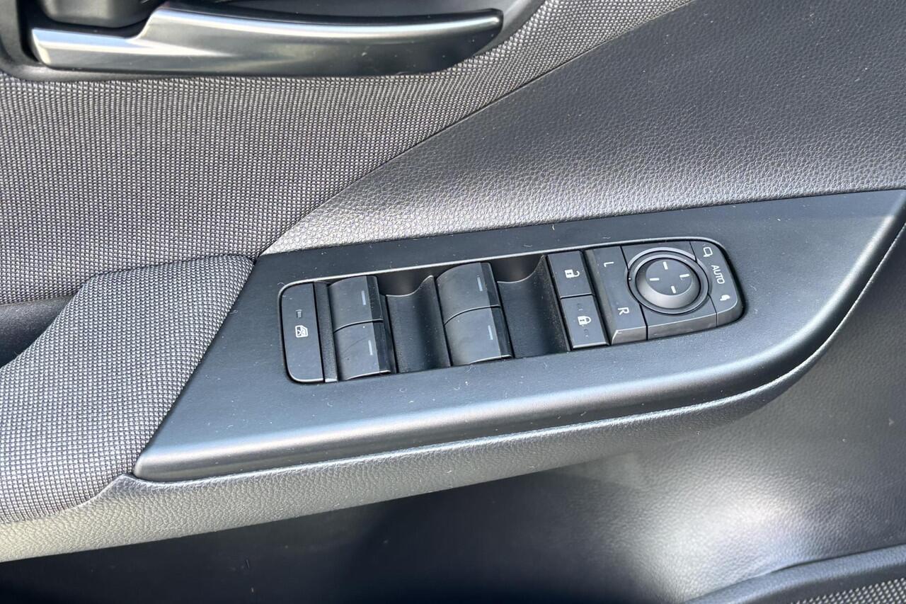 Toyota C-HR 2.0 Plug-in Hybrid 220 Dynamic, Stuurverwarming, Stoelverwarming