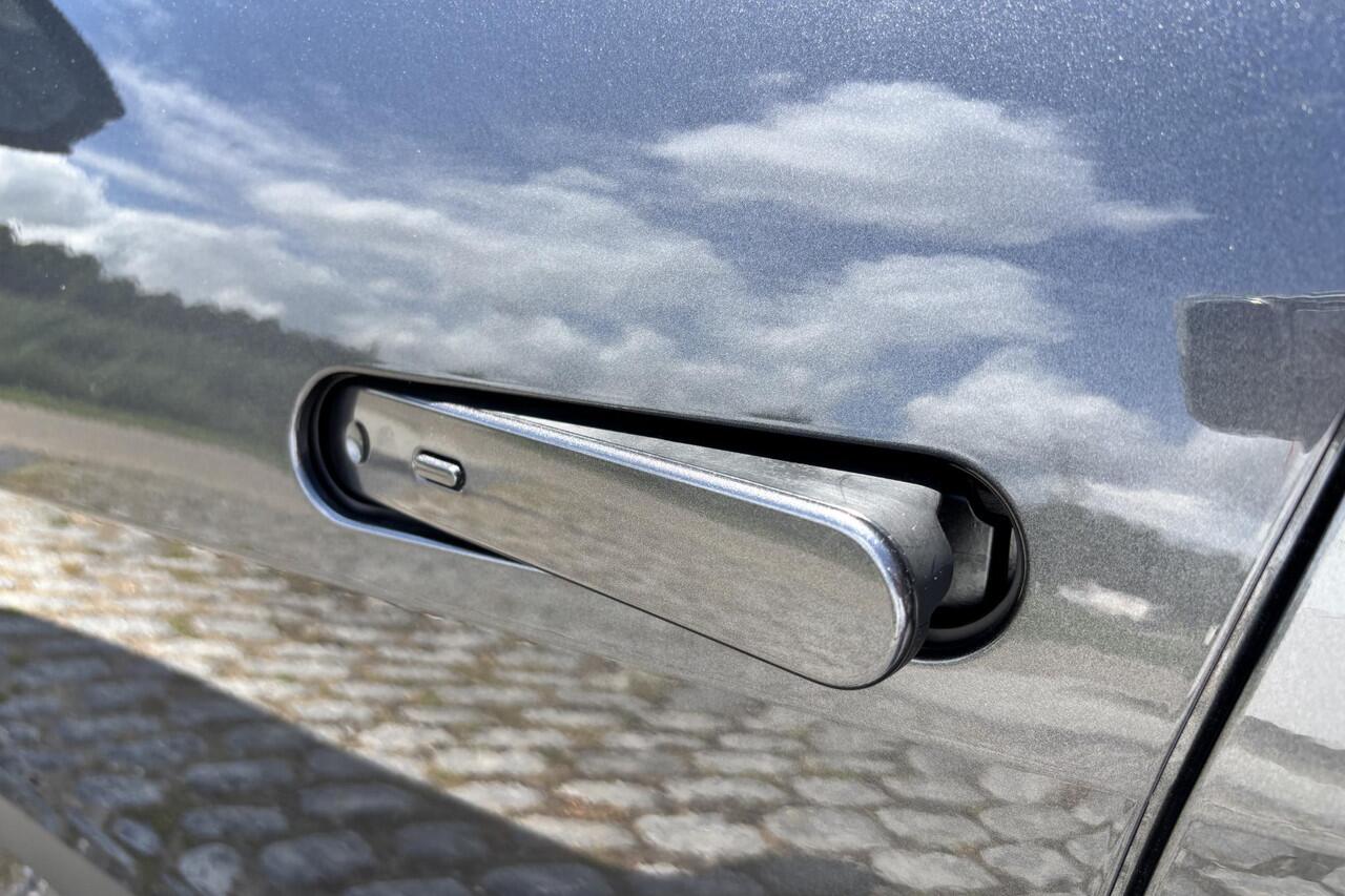 Toyota C-HR 2.0 Plug-in Hybrid 220 Dynamic, Stuurverwarming, Stoelverwarming