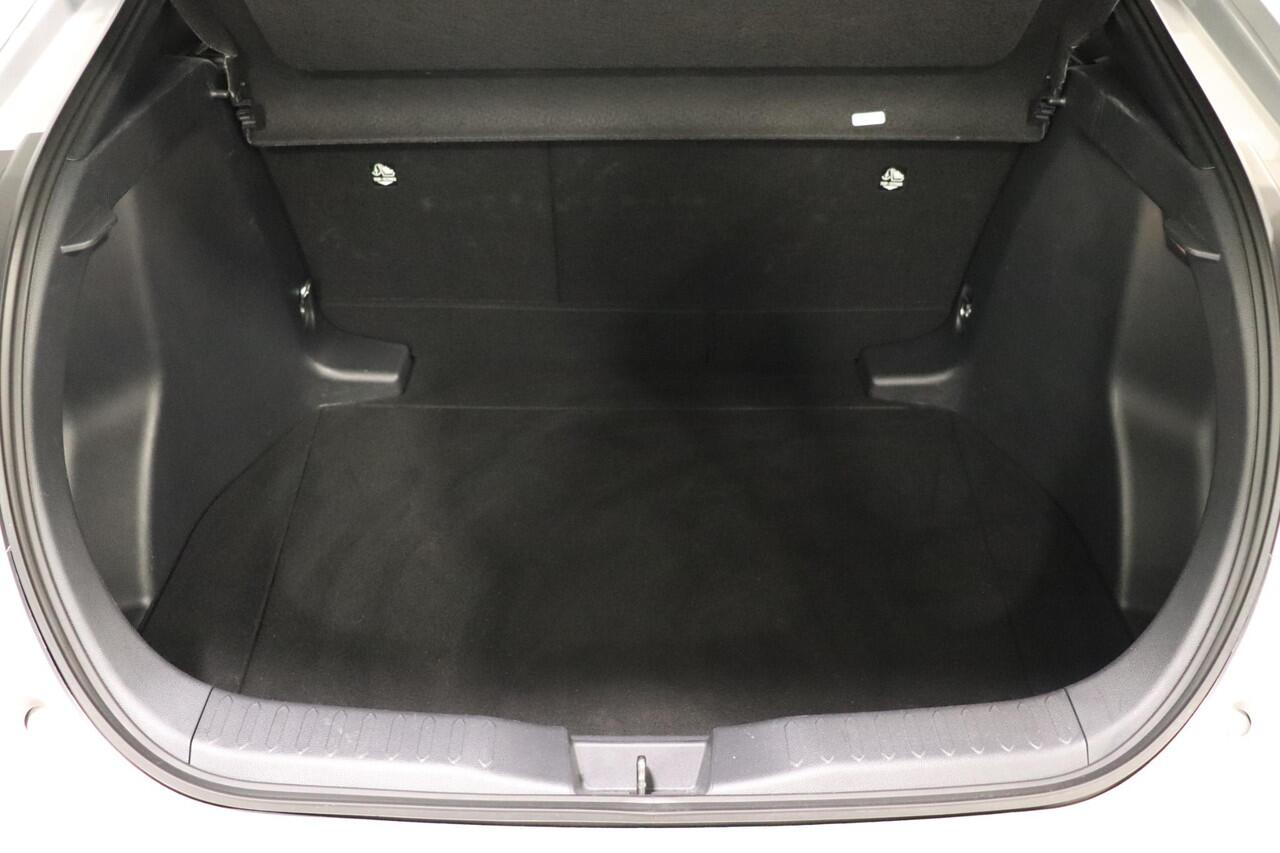 Toyota C-HR 1.8 Hybrid 140 Dynamic, BSM, Apple Carplay/Android Auto, Cruise & Climate control!