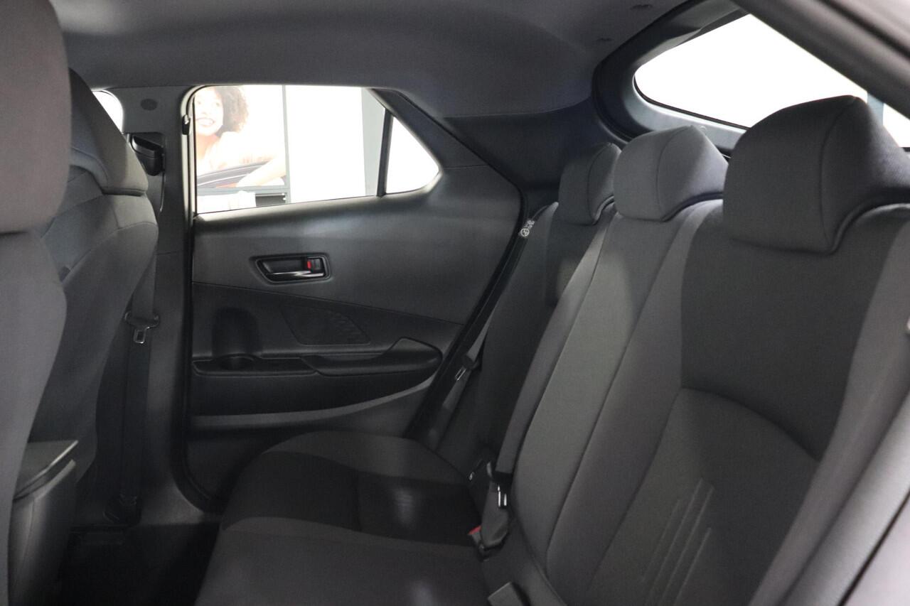 Toyota C-HR 1.8 Hybrid 140 Dynamic, BSM, Apple Carplay/Android Auto, Cruise & Climate control!