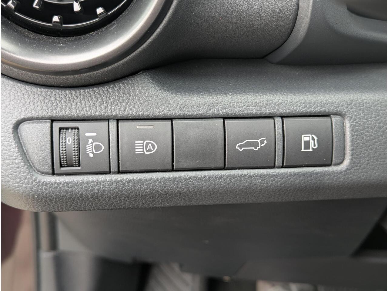 Toyota C-HR Hybrid 140 Team D | Rijklaar | AllSeason | Stoelverwarming |