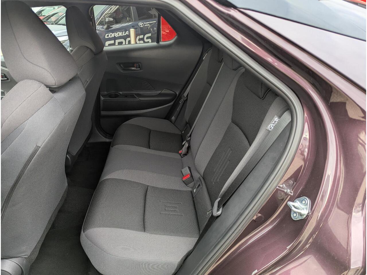 Toyota C-HR Hybrid 140 Team D | Rijklaar | AllSeason | Stoelverwarming |