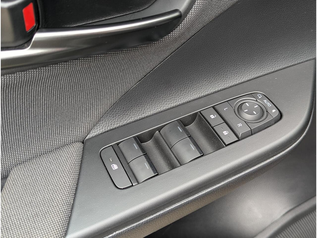 Toyota C-HR Hybrid 140 Team D | Rijklaar | AllSeason | Stoelverwarming |