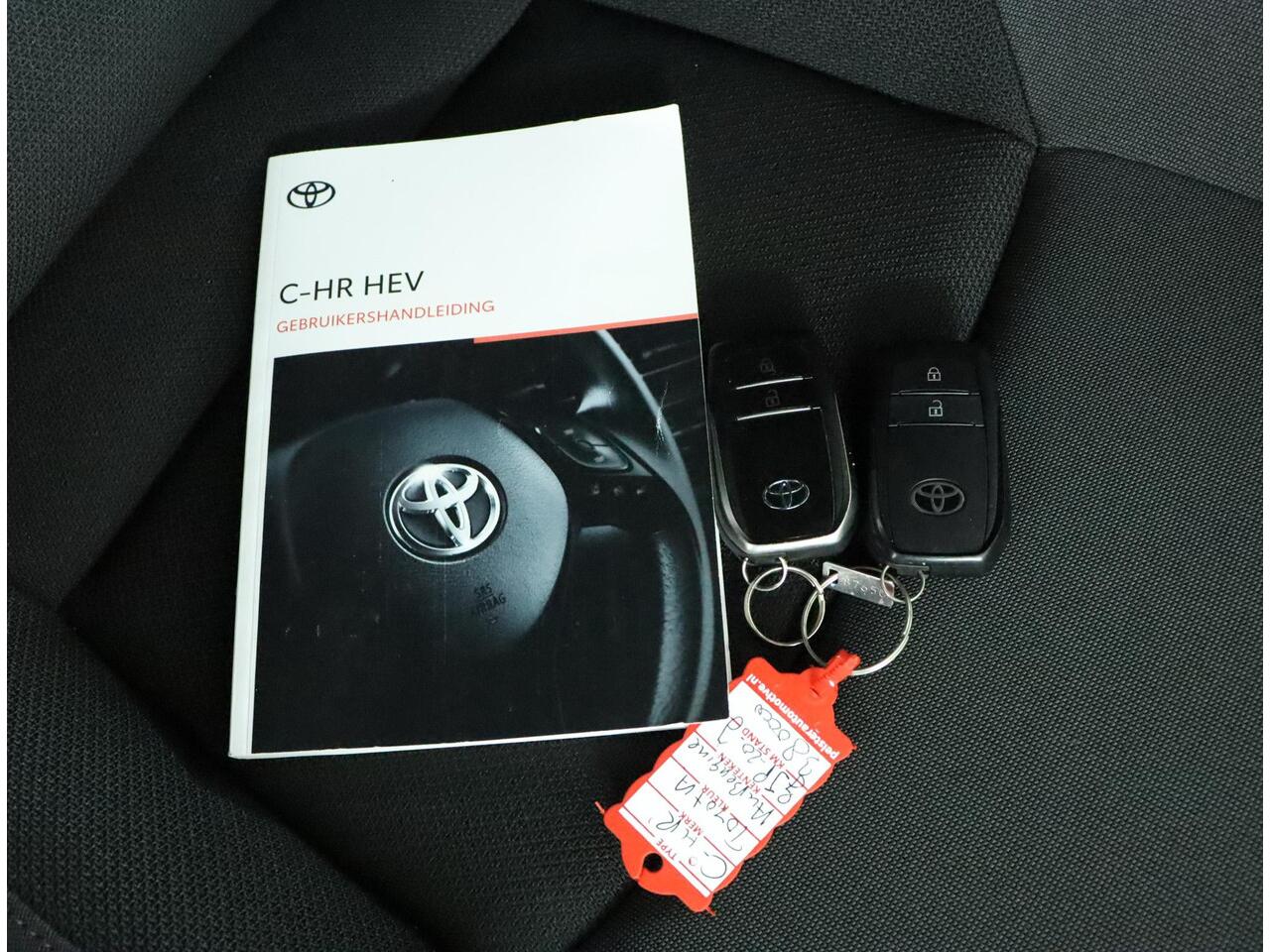 Toyota C-HR 1.8 Hybrid 140 Dynamic | ACC | Climate control | Navigatie |