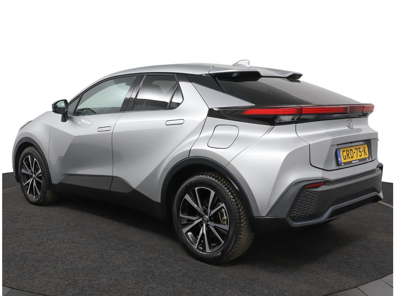 Toyota C-HR 1.8 Hybrid 140 Dynamic | Adaptive Cruise Control | Apple Carplay | Android Auto | Achteruitrijcamera | Parkeersensoren | Keyless entry |