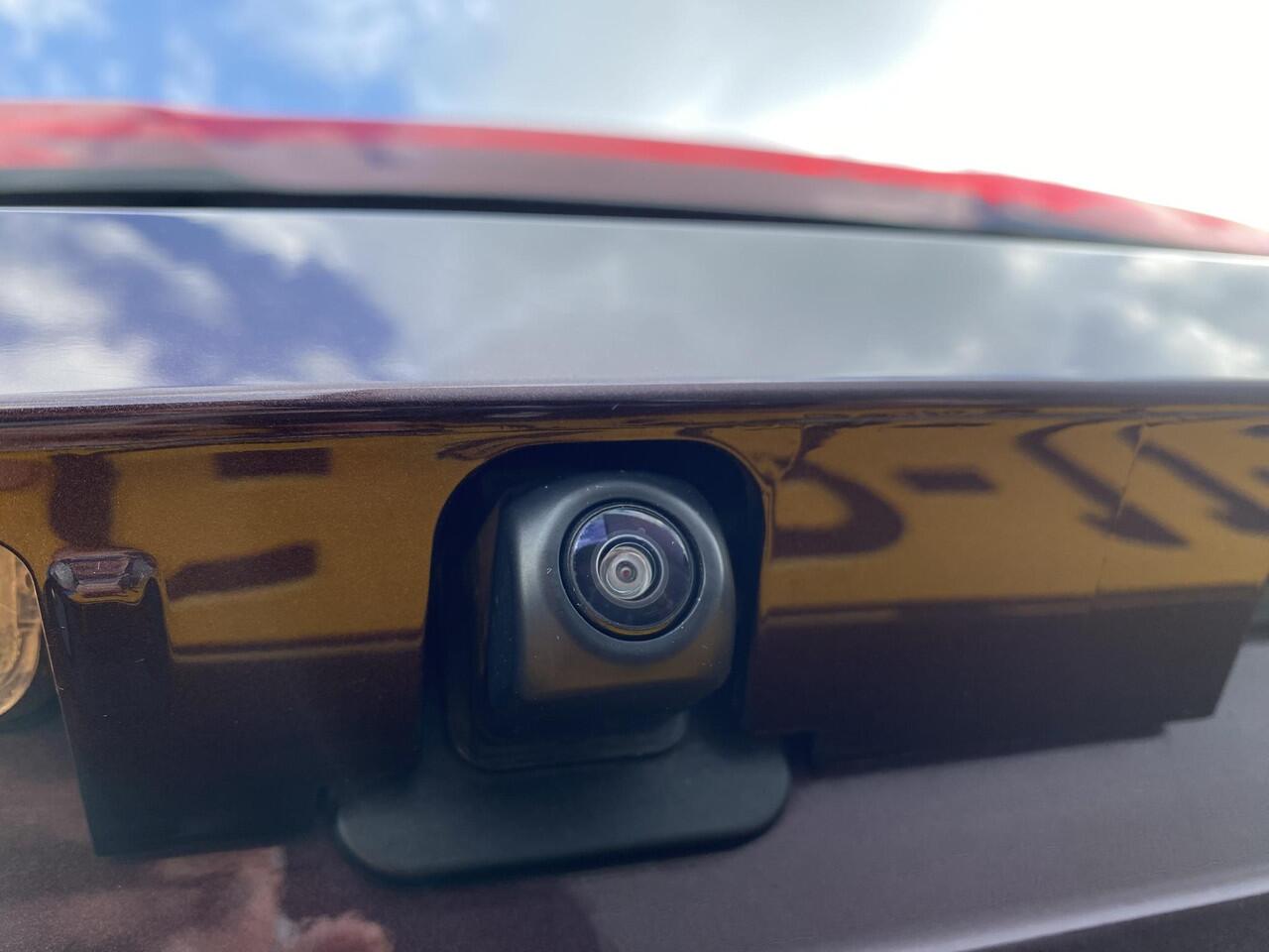 Toyota C-HR 1.8 Hybrid 140 Dynamic NL-auto, Dodehoekdetectie, Adaptieve cruise control, keyless, achteruitrij camera, navigatie Apple CarPlay/Android Auto, parkeersensoren