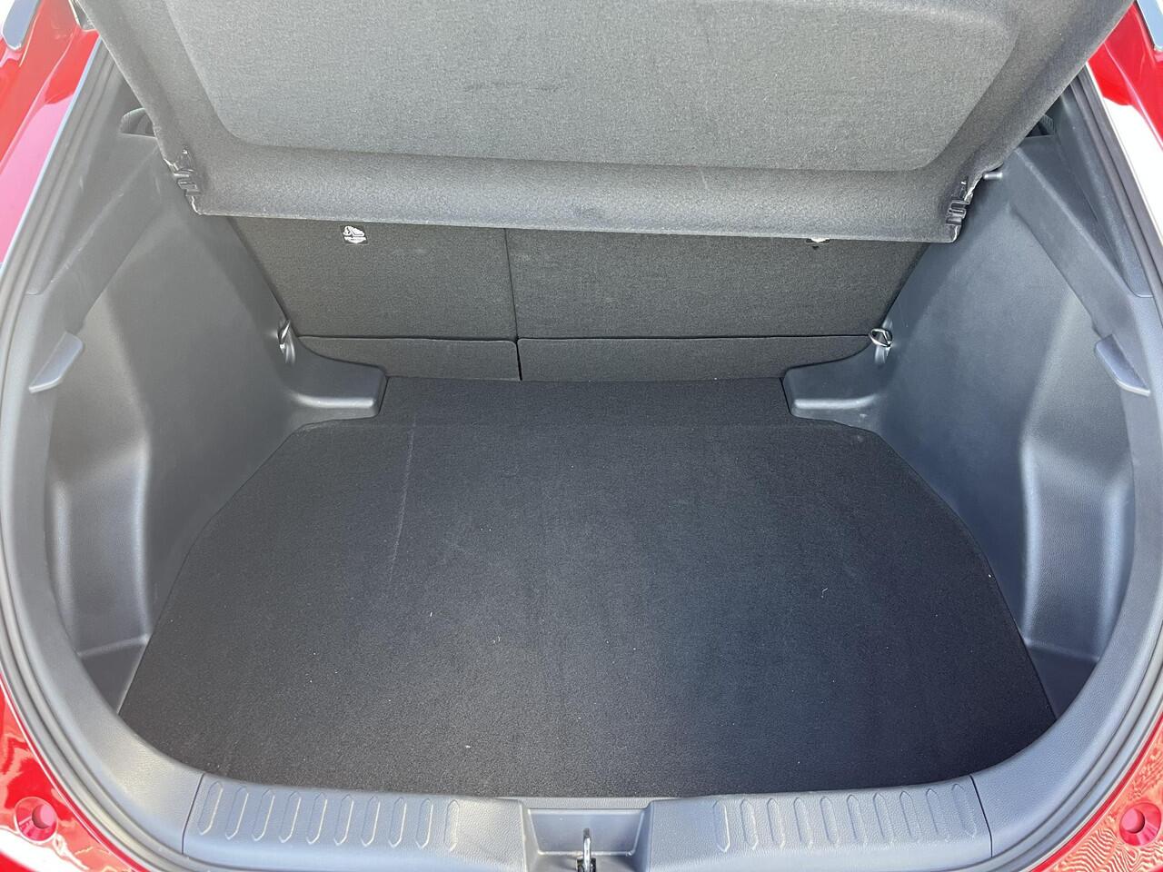 Toyota C-HR 1.8 Hybrid 140 First Edition Dodehoek detectie, rondomzichtcamera, navigatie Apple CarPlay/Android Auto, adaptieve cruise control, parkeersensoren,