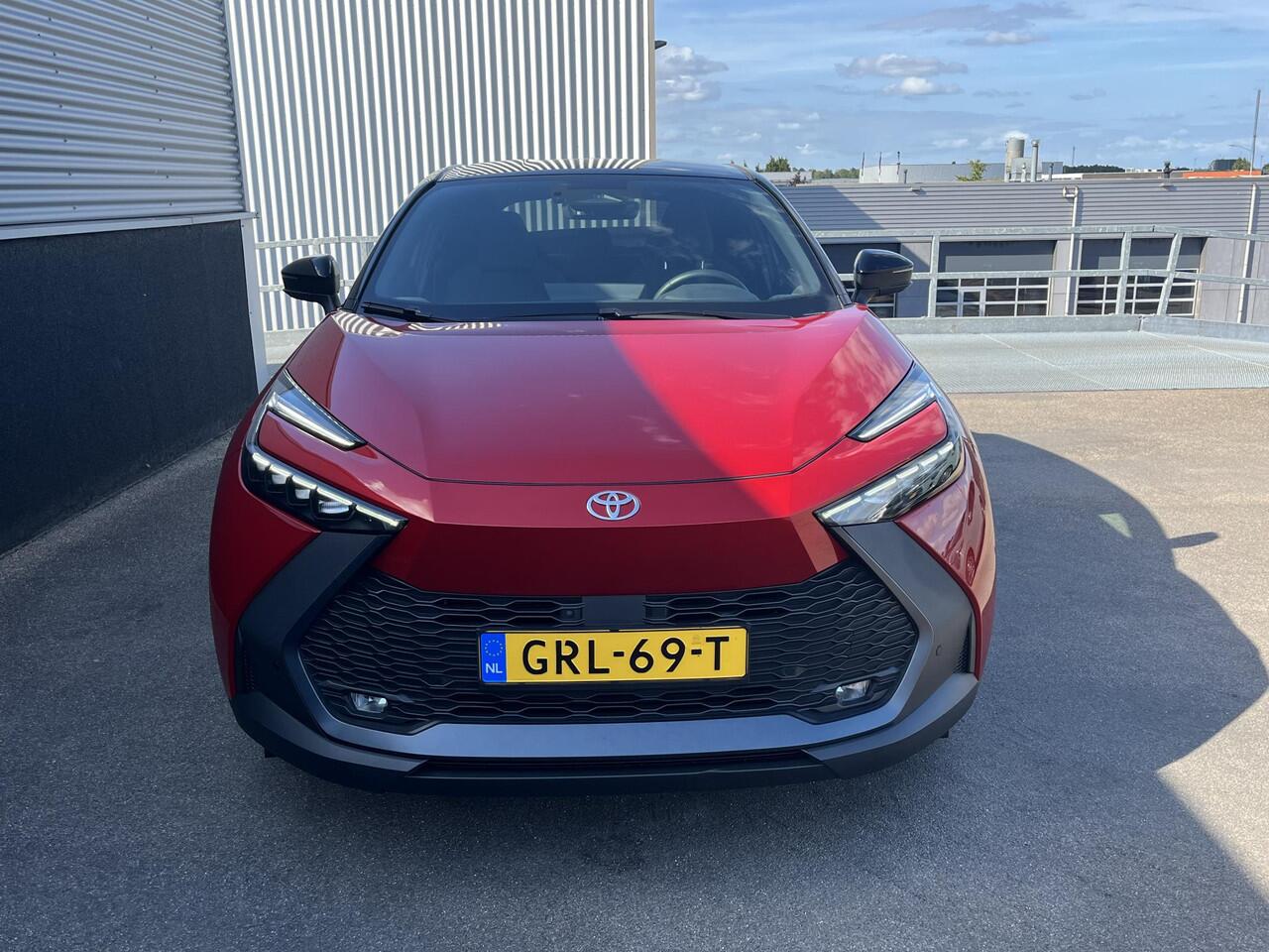 Toyota C-HR 1.8 Hybrid 140 First Edition Dodehoek detectie, rondomzichtcamera, navigatie Apple CarPlay/Android Auto, adaptieve cruise control, parkeersensoren,