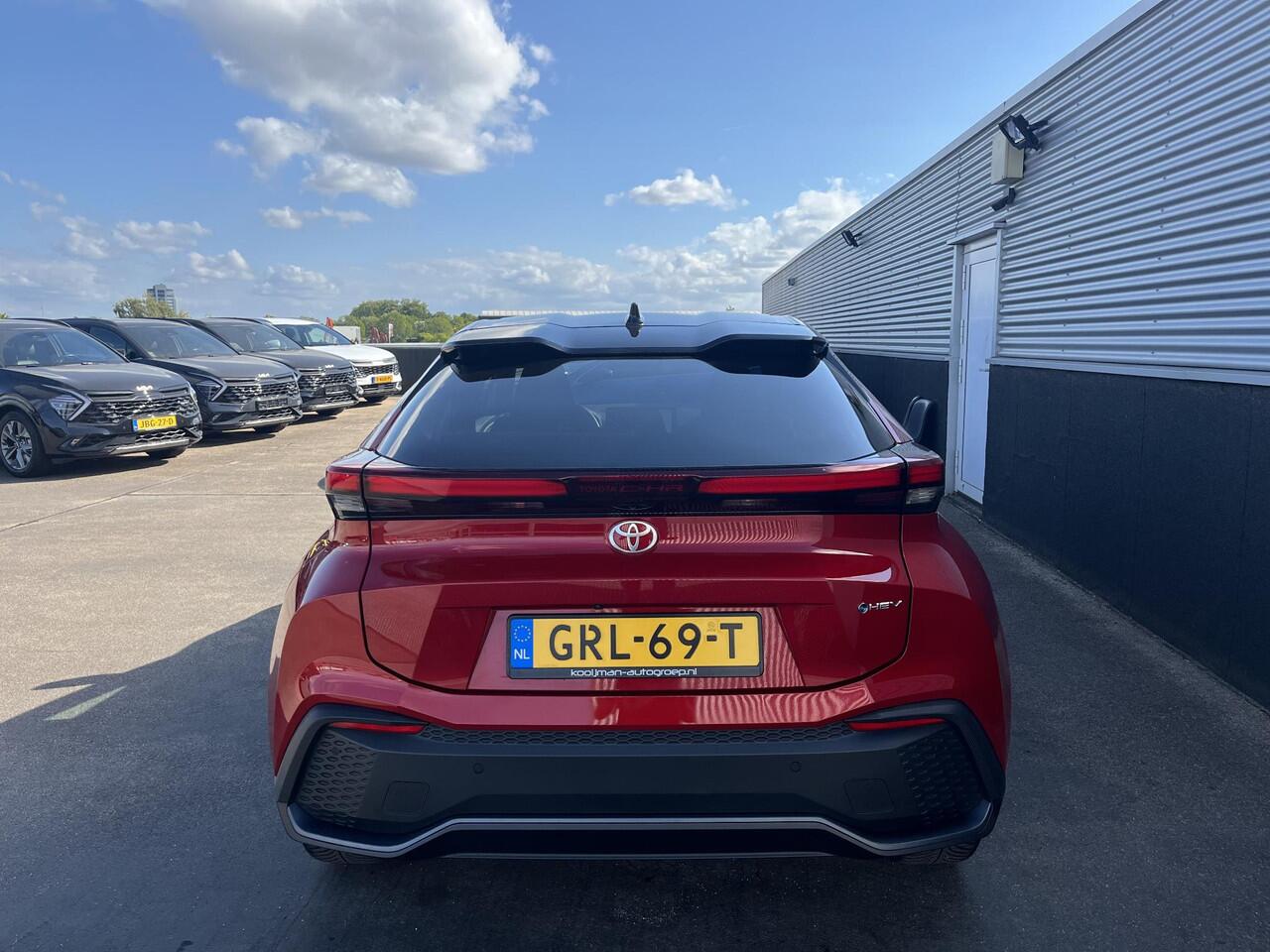 Toyota C-HR 1.8 Hybrid 140 First Edition Dodehoek detectie, rondomzichtcamera, navigatie Apple CarPlay/Android Auto, adaptieve cruise control, parkeersensoren,
