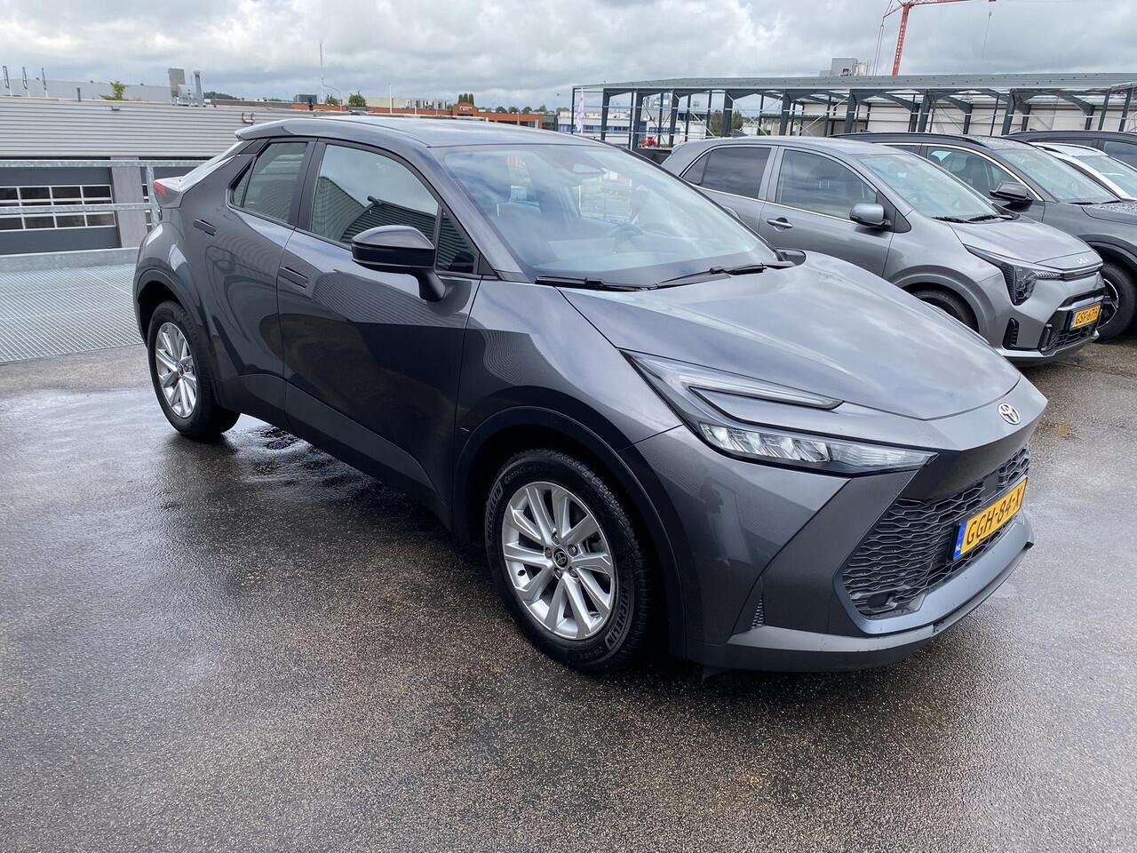 Toyota C-HR 1.8 Hybrid 140 Active Navigatie Apple CarPlay/Android Auto, dodehoek detectie, keyless, adaptieve cruise control, NL-auto! BTW-auto, 1e eign.