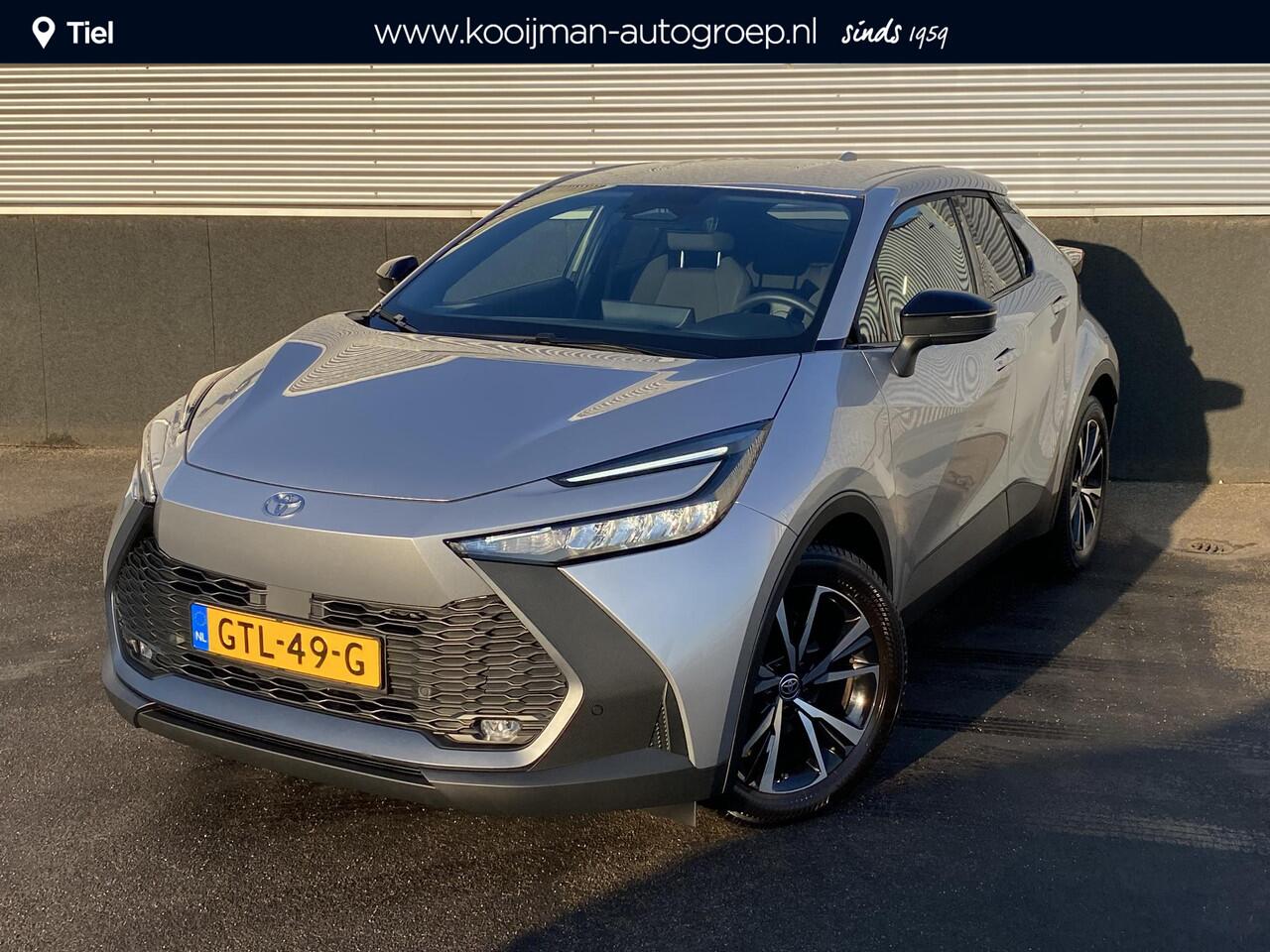 Toyota C-HR 1.8 Hybrid 140 Dynamic Nieuw geleverd! incl. o.a.: AppleCarPlay/AndroidAuto, Dodehoek detectie, Parkeerhulp camera incl. sensoren, LM velgen, Adaptieve Cruise Control, Climate Control
