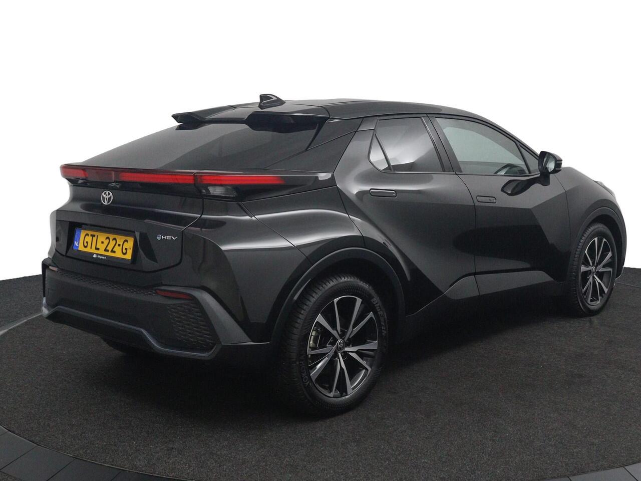 Toyota C-HR 1.8 Hybrid 140 Dynamic | Keyless Entry | Dodehoek Detectie | Navigatie | Parkeersensoren Rondom |
