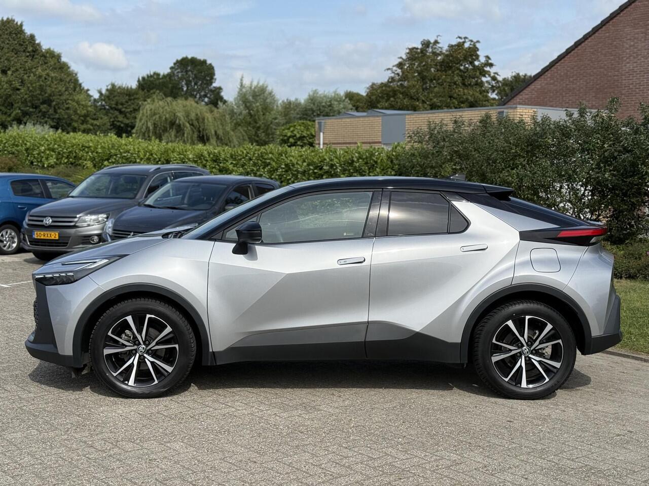 Toyota C-HR 1.8 Hybrid 140 First Edition | Bi-tone | Stoel- stuurverwarming | Elek. achterklep | Camera | PDC V+A