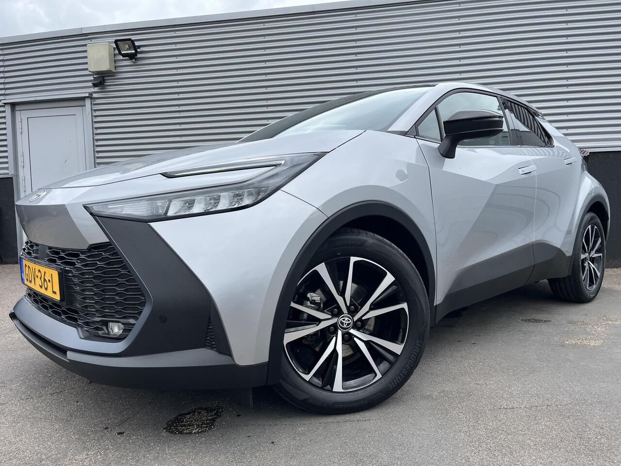 Toyota C-HR 1.8 Hybrid 140 Dynamic Dodehoek detectie, achteruitrij camera, adaptieve cruise control, Apple Carplay/Android Auto, keyless, parkeersensoren v&a