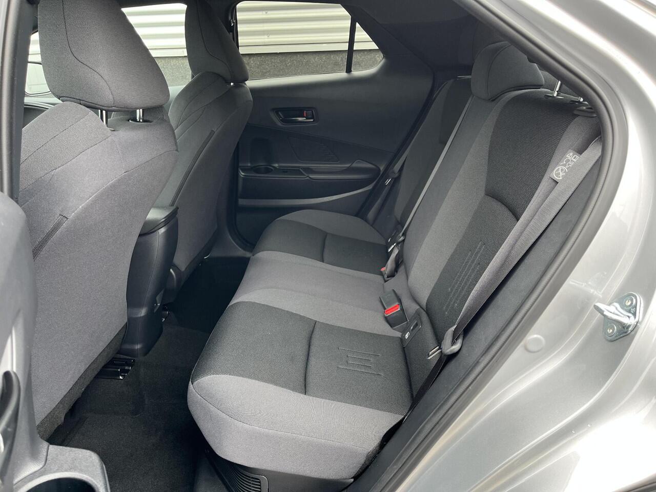 Toyota C-HR 1.8 Hybrid 140 Dynamic Dodehoek detectie, achteruitrij camera, adaptieve cruise control, Apple Carplay/Android Auto, keyless, parkeersensoren v&a