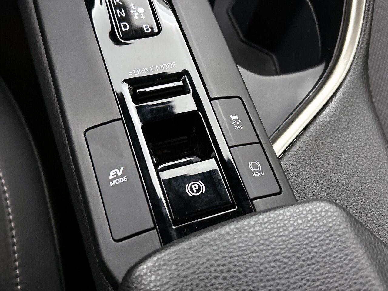 Toyota C-HR 1.8 Hybrid Executive 140PK | 360 Camera | Stoelverwarming | Full-LED Koplampen | Adaptive Cruise Control | Navigatie | Apple CarPlay & Android Auto