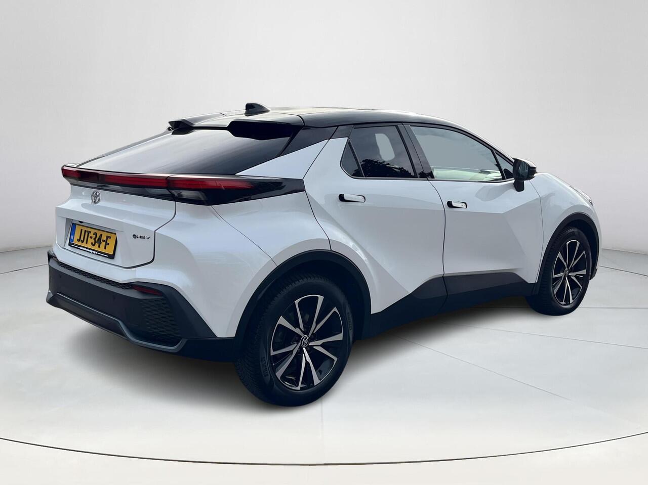 Toyota C-HR 2.0 Hybrid 200 First Edition | Panoramadak | Apple CarPlay/Android auto | Achteruitrijcamera | Elektrische achterklep