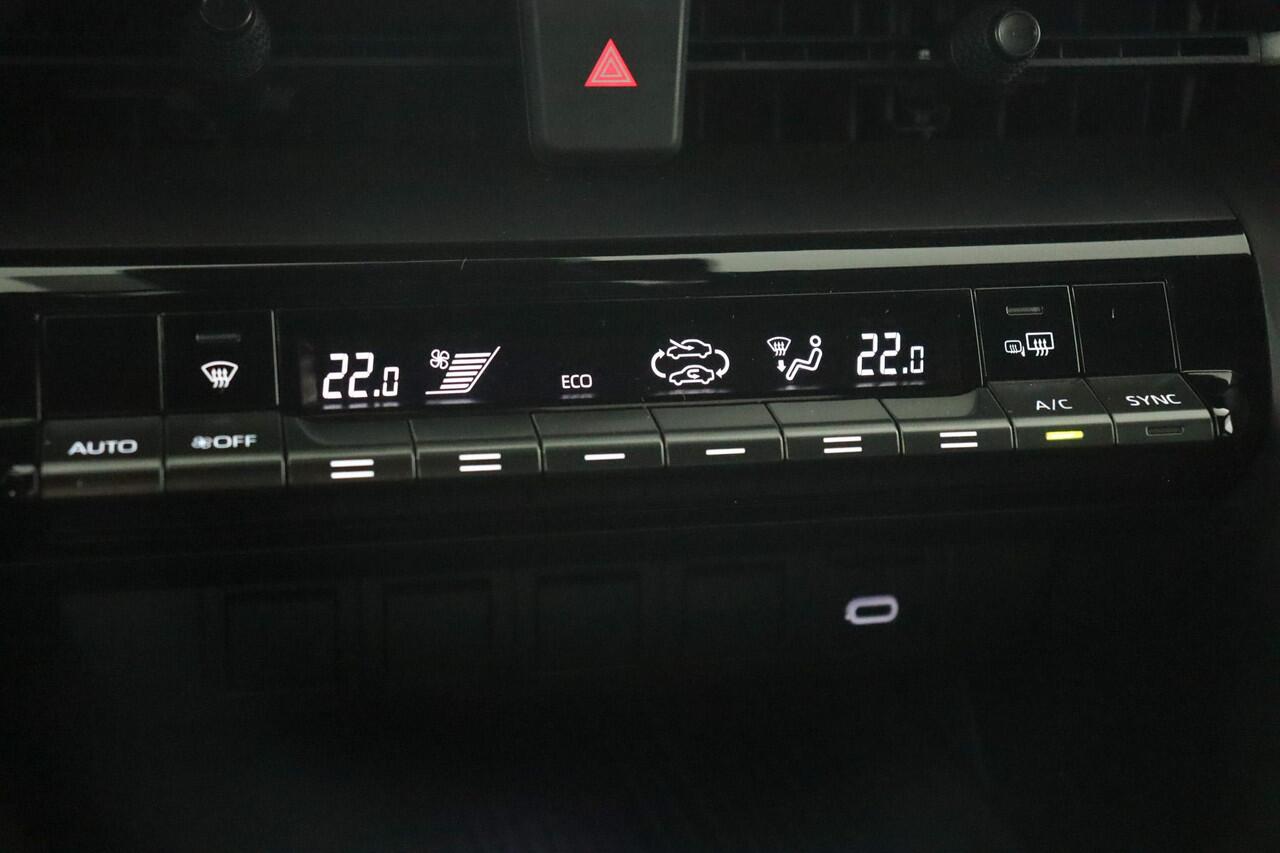 Toyota C-HR 1.8 Hybrid 140 Dynamic | Parkeer sensoren | Navigatie | Dodehoek detectie |