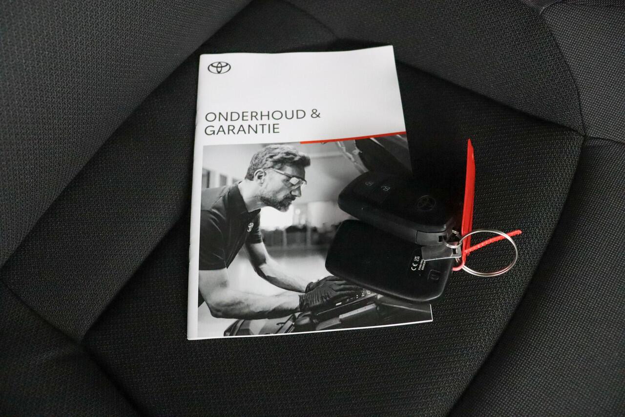 Toyota C-HR 1.8 Hybrid 140 Dynamic | Parkeer sensoren | Navigatie | Dodehoek detectie |