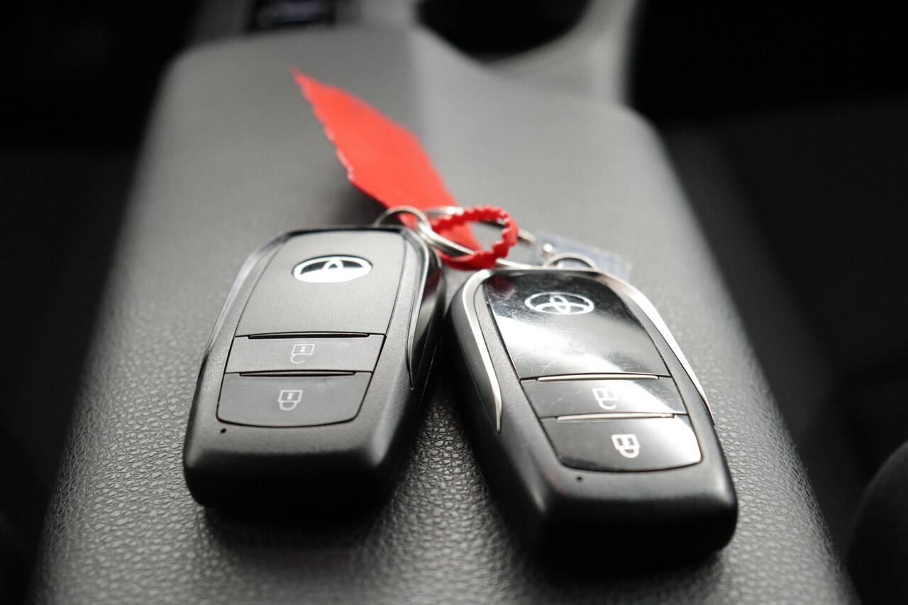 Toyota C-HR 1.8 Hybrid 140 Dynamic | Apple Carplay/Android Auto | Parkeersensoren | Parkeercamera |